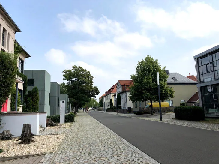 The path through the Anhalt University campus toward the Bauhaus.