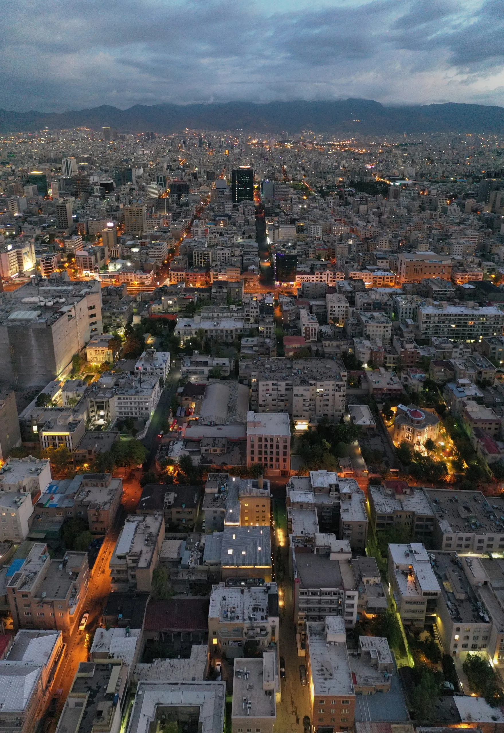 Argo'nun Tahran dokusu içindeki tuğla cephesi.